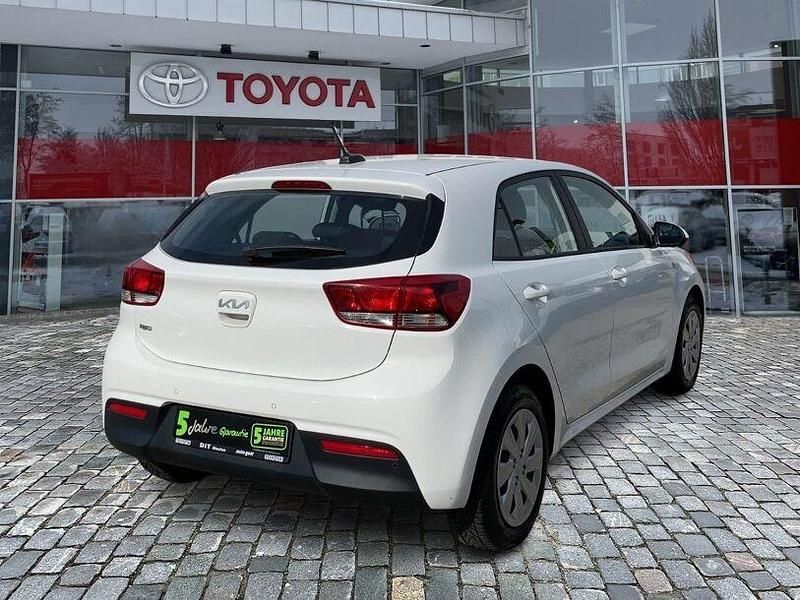 Gebraucht Kia Rio Edition 7 101 PS (74 kW) 2021 (ud) clear white s Limousine