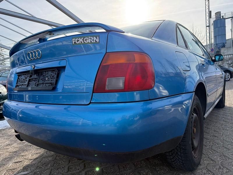 Second-hand Audi A4 101 CP (74 kW) 1996 Albastru Berlinǎ