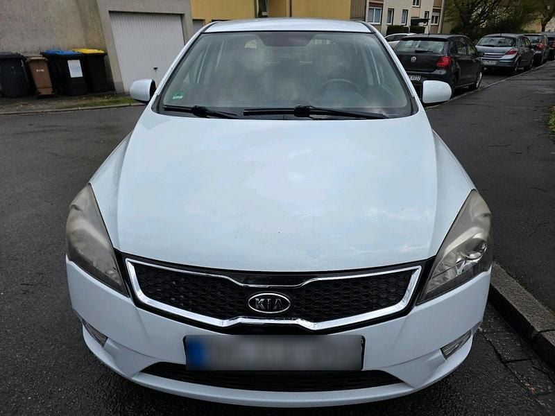 Second-hand Kia Ceed 90 CP (66 kW) 2011 Alb Hatchback