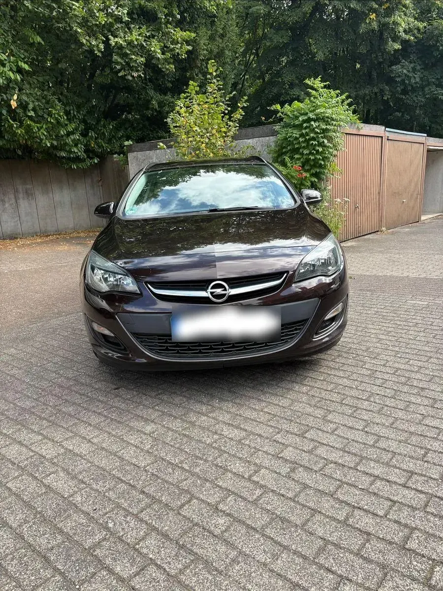 Gebraucht Opel Astra Energy 140 PS (102 kW) 2014 Braun Kombi