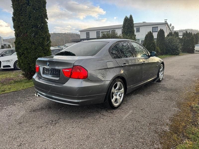Second-hand BMW 318 143 CP (105 kW) 2009 Gri Berlinǎ