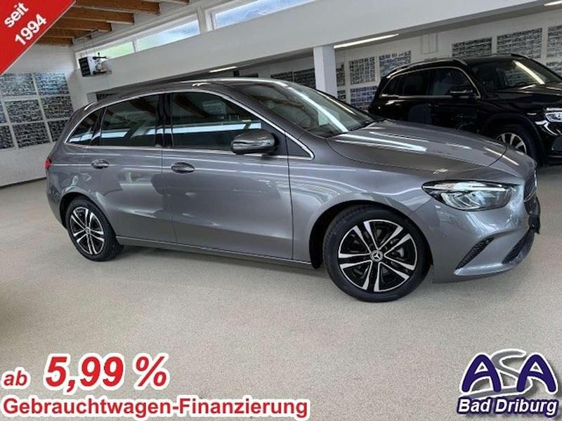 Gebraucht Mercedes B200 Advanced 163 PS (119 kW) 2024 Mountaingrau Van / Kleinbus