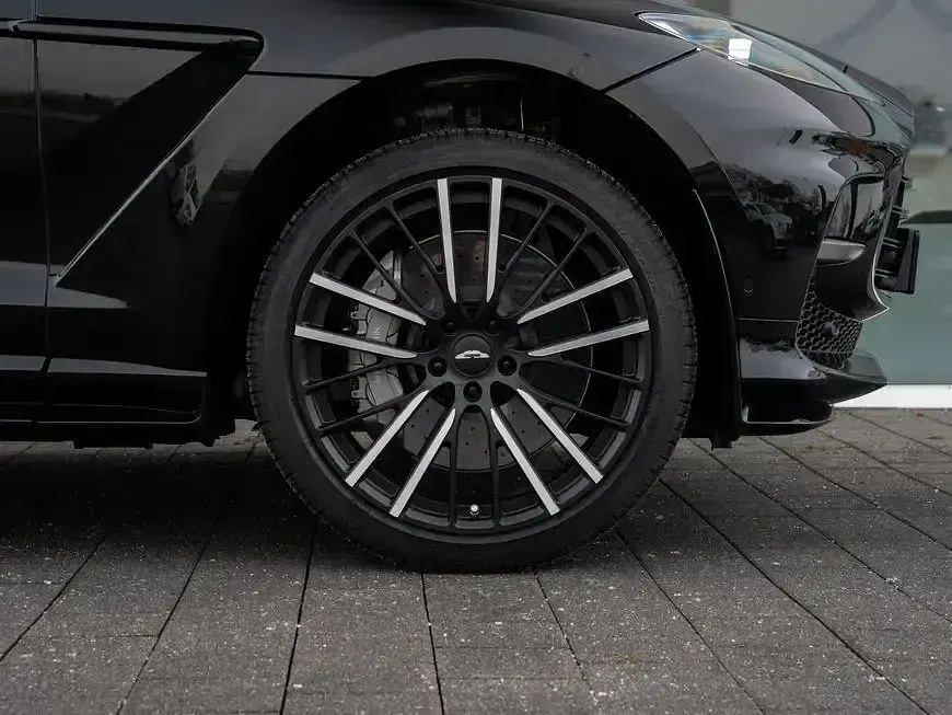 Neu Aston Martin DBX 707 707 PS (519 kW) 2025 Schwarz SUV