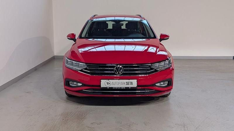 Używany VW Passat 122 KM (89 kW) 2023 Czerwony Sedan/Limuzyna