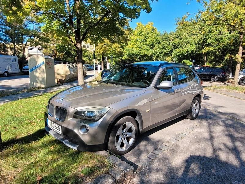 Gold Gebraucht 2010 BMW X1 Sport Line SUV | 5.850 € (Guter Preis) - Bild 1/4