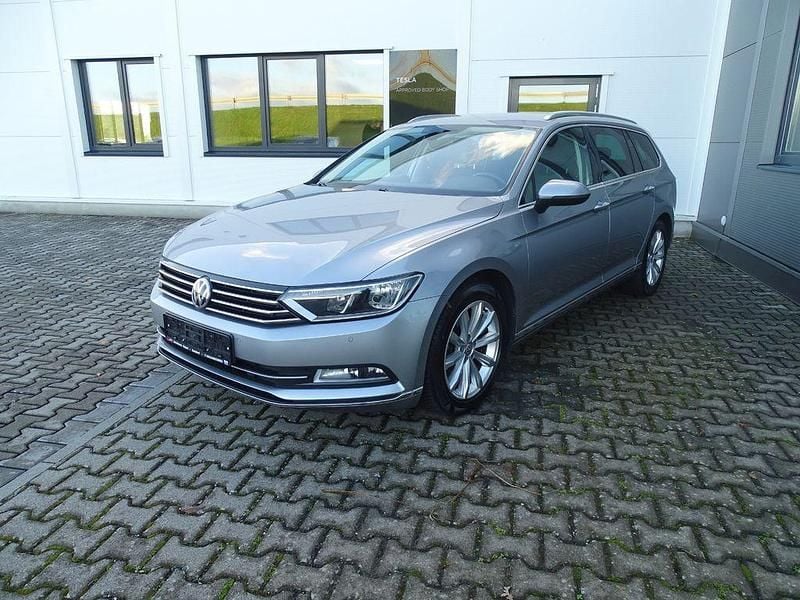 Silber Gebraucht 2018 VW Passat Highline Kombi | 15.990 € (Fairer Preis) - Bild 1/4