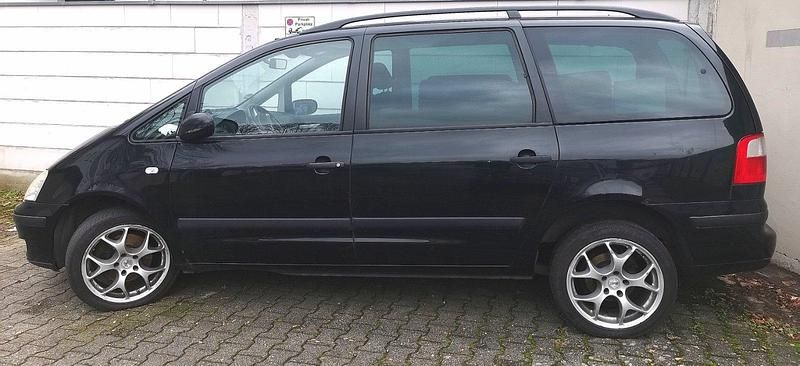 Schwarz Gebraucht 2002 Ford Galaxy Van / Kleinbus | 1.699 € (Fairer Preis) - Bild 1/4