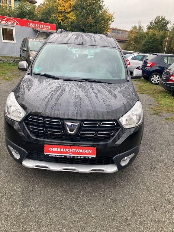 Schwarz Gebraucht 2019 Dacia Lodgy Stepway Van / Kleinbus | 9.800 € (Fairer Preis) - Bild 1/4