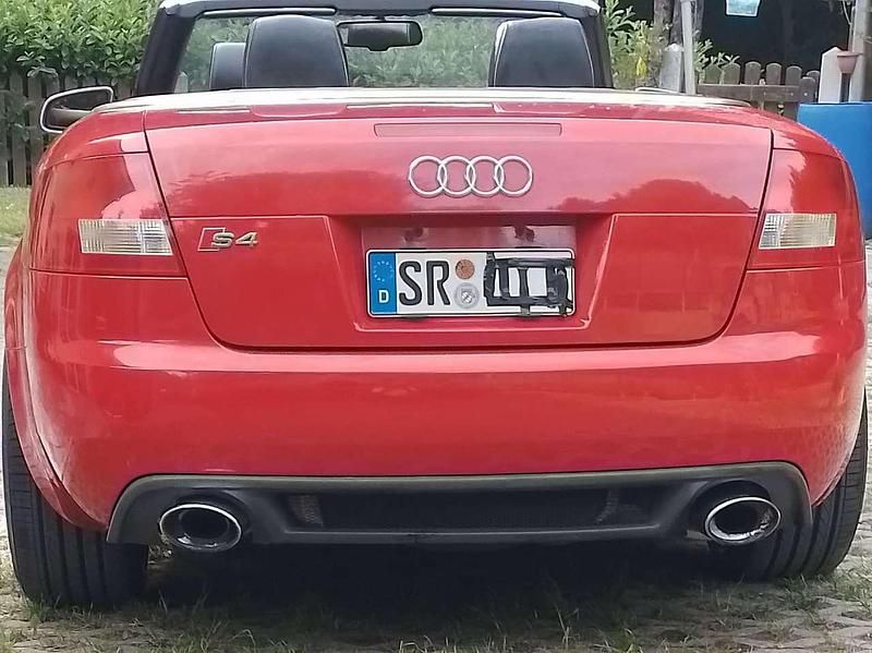 Rot Gebraucht 2004 Audi S4 Cabriolet Sport Cabrio | 9.999 € - Bild 1/4