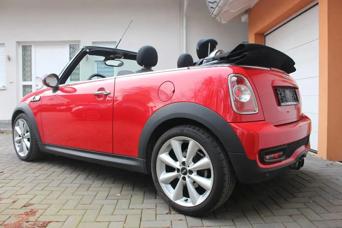 Käytetty Mini Cooper S Cabriolet 184 HP (135 kW) 2011 Punainen Avoauto