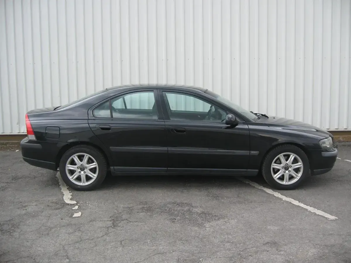 Second-hand Volvo S60 250 CP (183 kW) 2002 Negru Berlinǎ