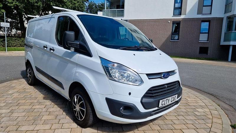 Weiß Gebraucht 2018 Ford Transit Custom Trend Van / Kleinbus | 11.900 € (Superpreis) - Bild 1/4
