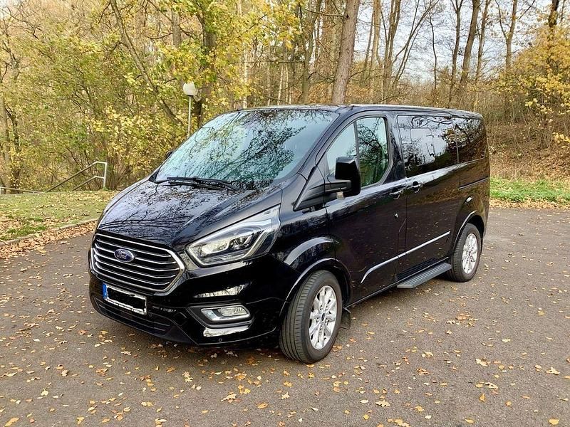 Schwarz Gebraucht 2018 Ford Tourneo Van / Kleinbus | 28.950 € (Guter Preis) - Bild 1/4