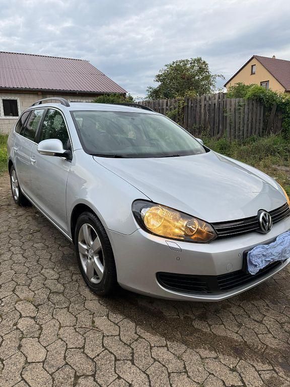 Silber Gebraucht 2011 VW Golf VI Style Kombi | 4.900 € (Fairer Preis) - Bild 1/4