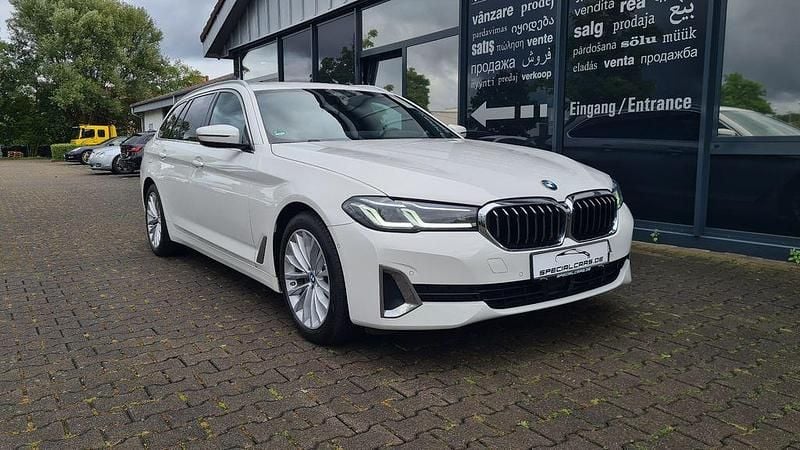 Weiß Gebraucht 2021 BMW 520 Luxury Line Limousine | 24.990 € (Superpreis) - Bild 1/4