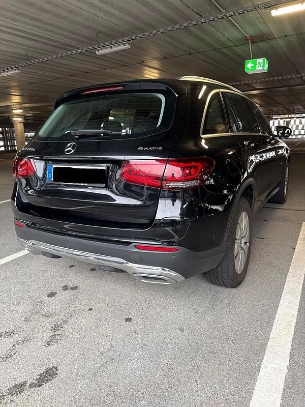 Gebraucht Mercedes GLC300e 320 PS (235 kW) 2021 Schwarz SUV