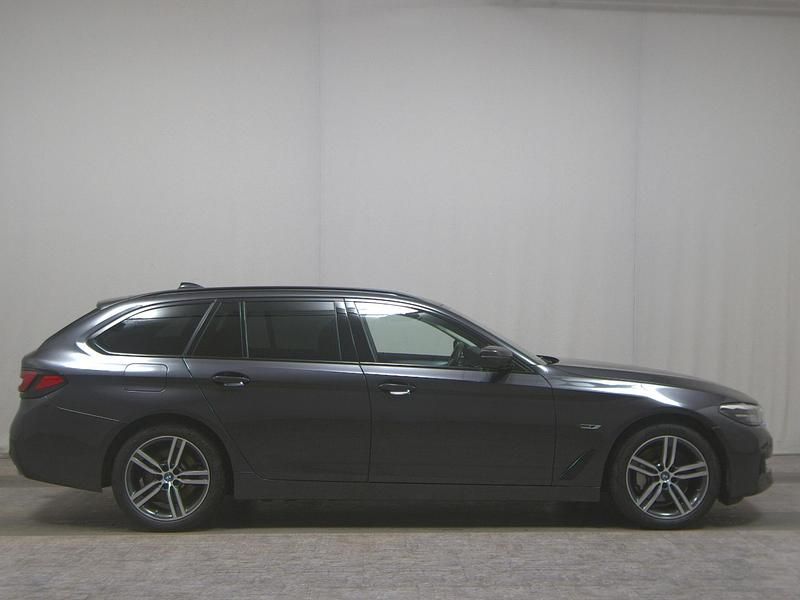Gebraucht BMW 530e 292 PS (214 kW) 2023 Grau Kombi