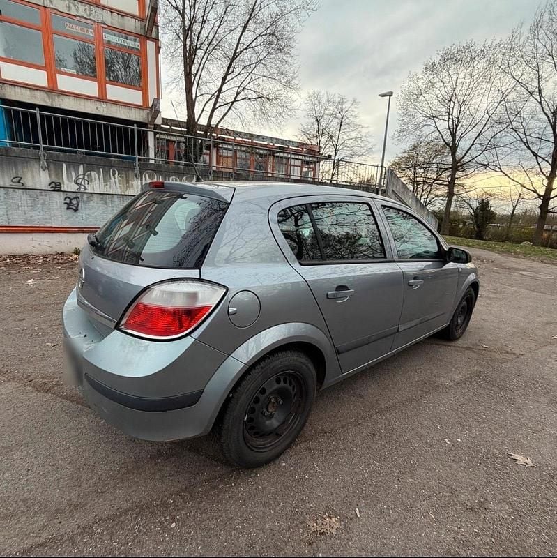 Używany Opel Astra 90 KM (66 kW) 2004 Sedan/Limuzyna