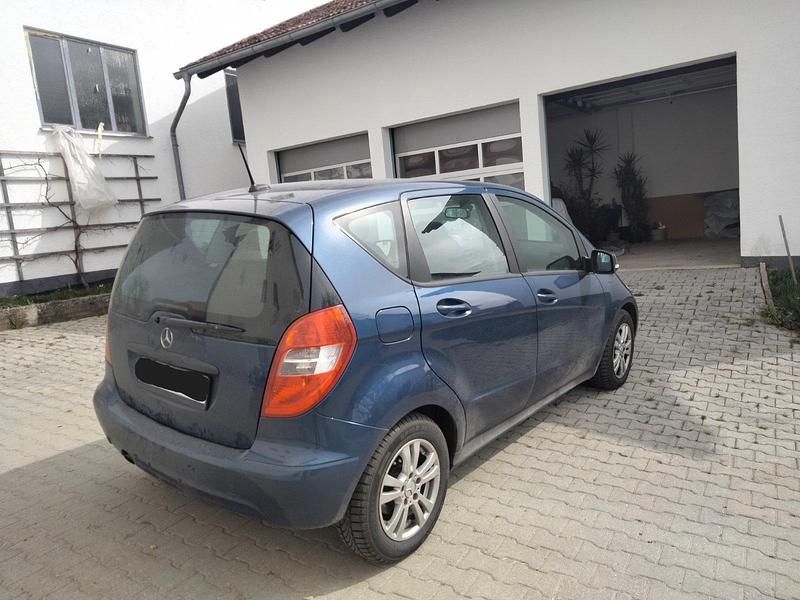 Gebraucht Mercedes A160 95 PS (69 kW) 2011 Blau Kleinwagen