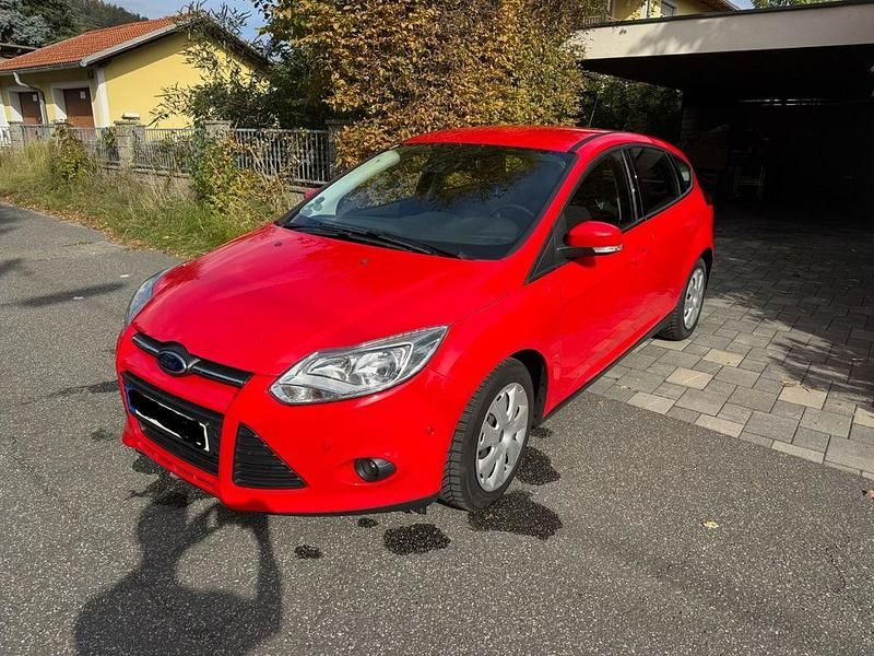 Gebraucht Ford Focus SYNC Edition 101 PS (74 kW) 2013 Rot Limousine