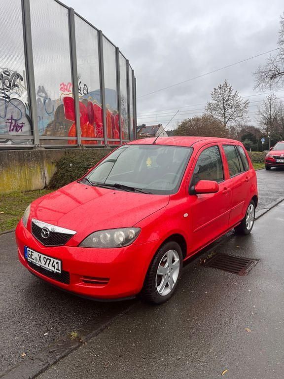 Rot Gebraucht 2006 Mazda 2 Active Limousine | 2.200 € (Fairer Preis) - Bild 1/4