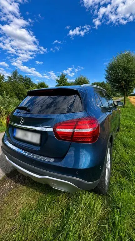 Gebraucht Mercedes GLA220 170 PS (125 kW) 2019 Blau SUV
