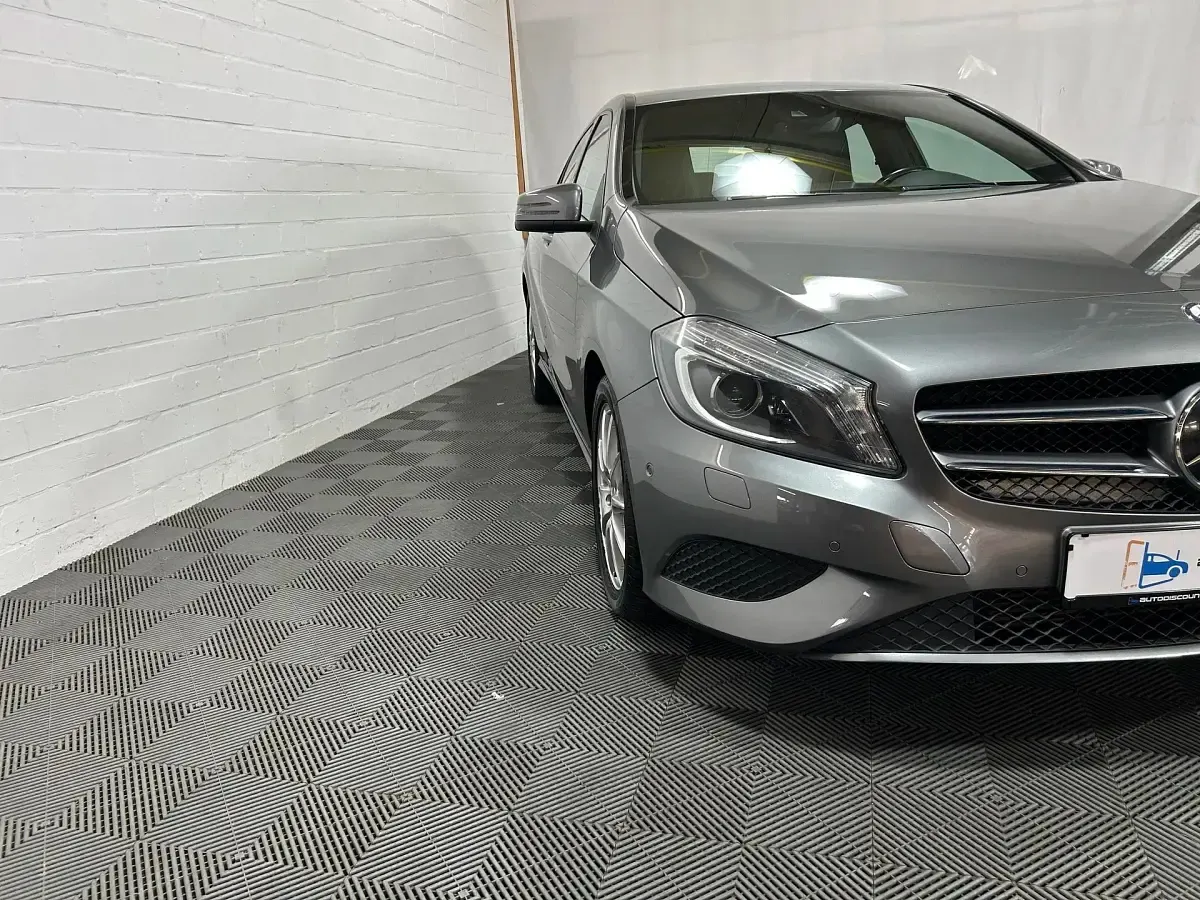 Gebraucht Mercedes A180 Style 122 PS (89 kW) 2013 Mountaingrau  met. Kleinwagen