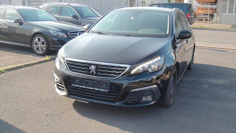 Gebraucht Peugeot 308 Allure 120 PS (88 kW) 2018 Schwarz Kombi