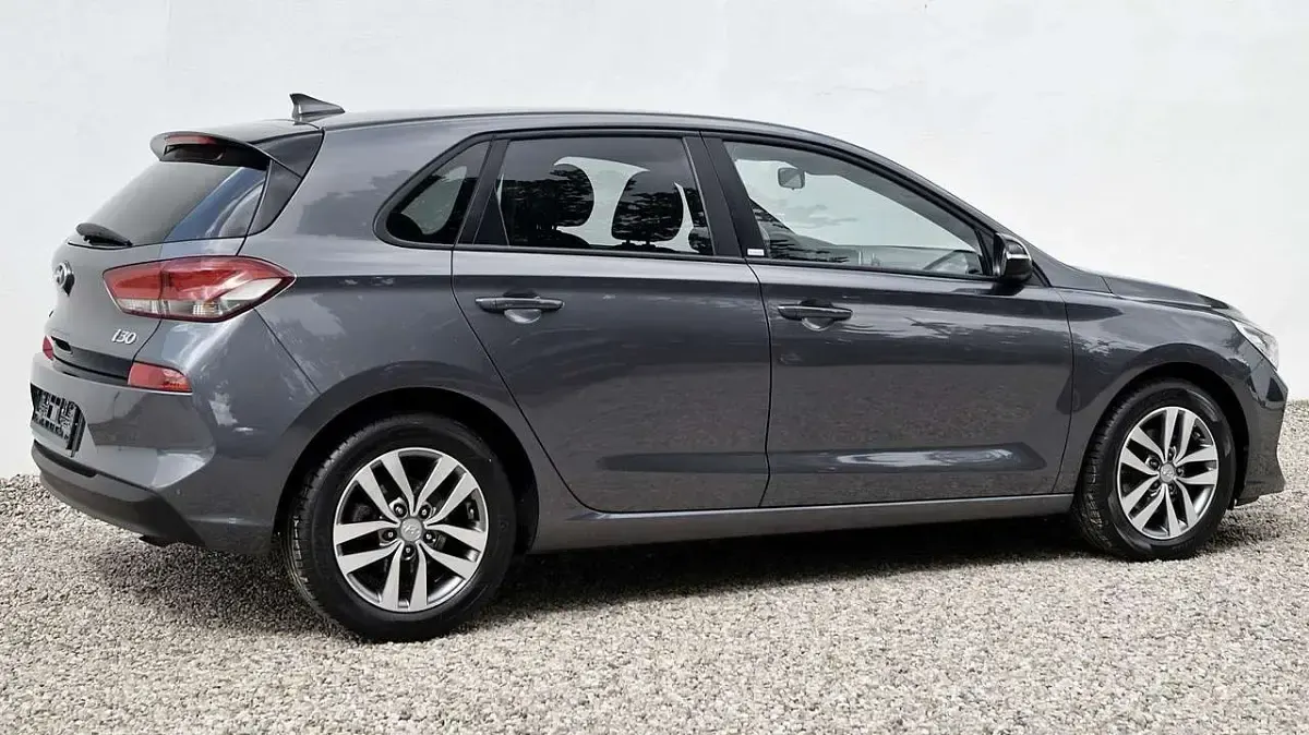 Gebraucht Hyundai i30 Passion 120 PS (88 kW) 2018 Micron grey Limousine