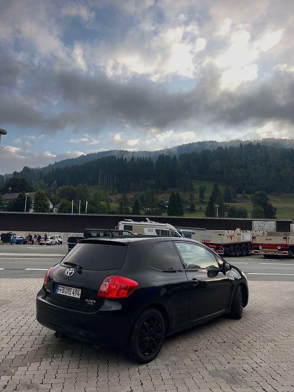 Schwarz Gebraucht 2007 Toyota Auris Limousine | 1.700 € - Bild 1/2