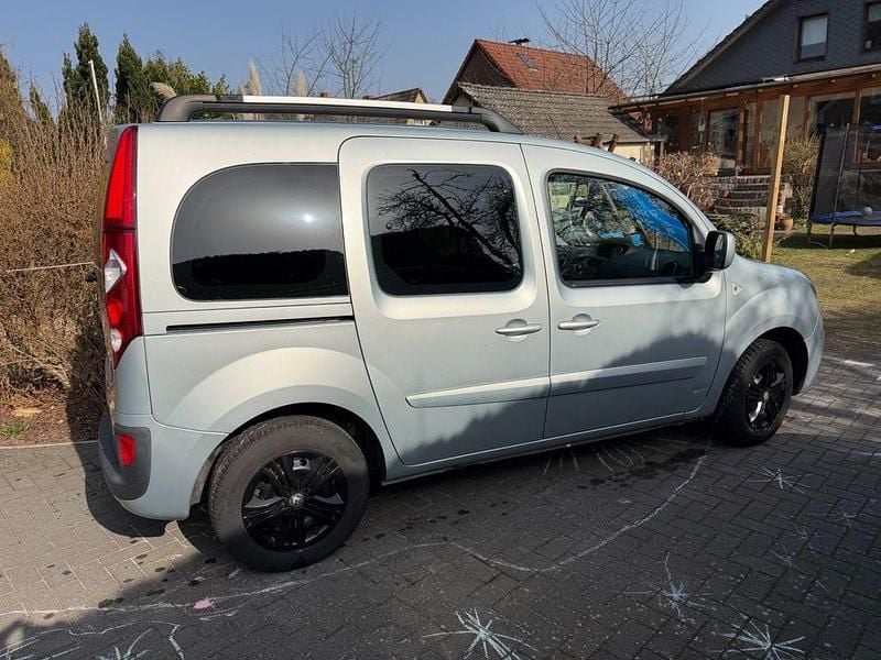 Gebraucht Renault Kangoo Luxe 106 PS (77 kW) 2012 Silber Van / Kleinbus