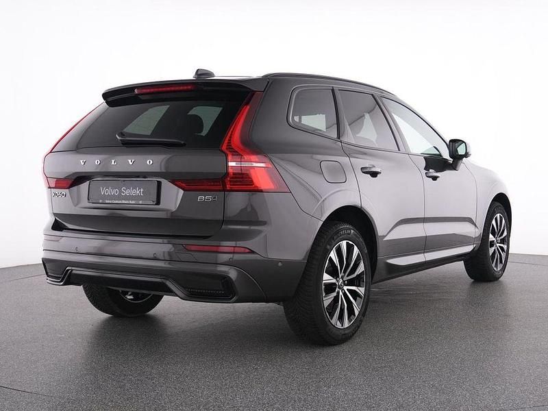 Gebraucht Volvo XC60 Plus 249 PS (183 kW) 2024 Grau platinum grey / metallic SUV