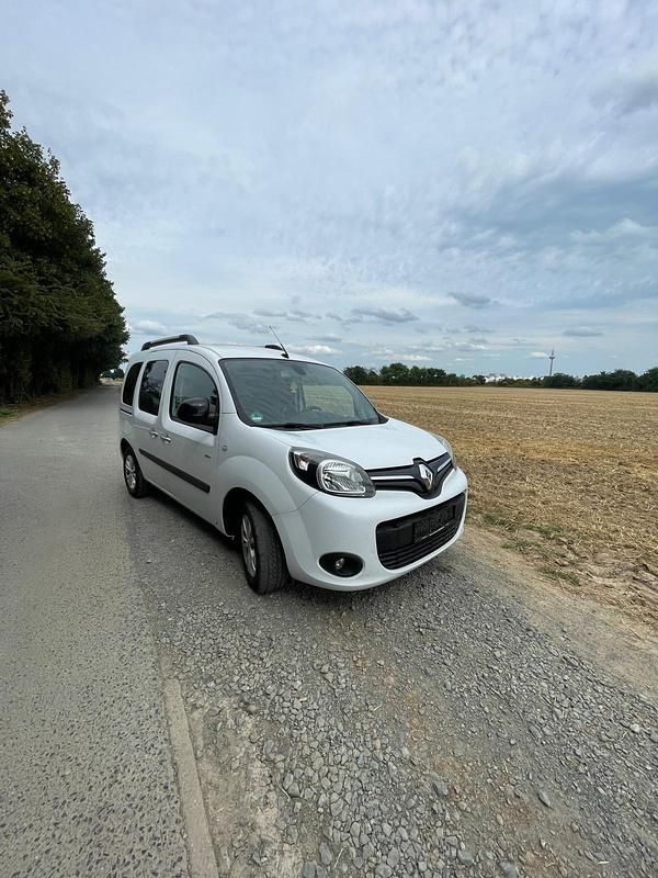 Weiß Gebraucht 2015 Renault Mégane III Limousine | 3.000 € (Superpreis) - Bild 1/4