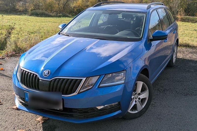 Blau Gebraucht 2020 Skoda Octavia Tour Kombi | 15.500 € (Guter Preis) - Bild 1/4