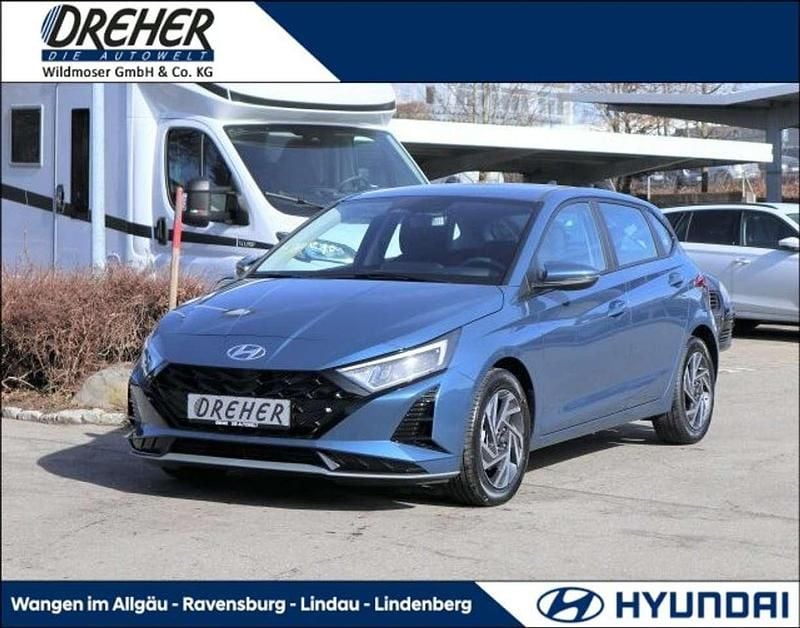 Meta blue / mic Gebraucht 2025 Hyundai i20 Comfort Kleinwagen | 19.690 € (Fairer Preis) - Bild 1/4