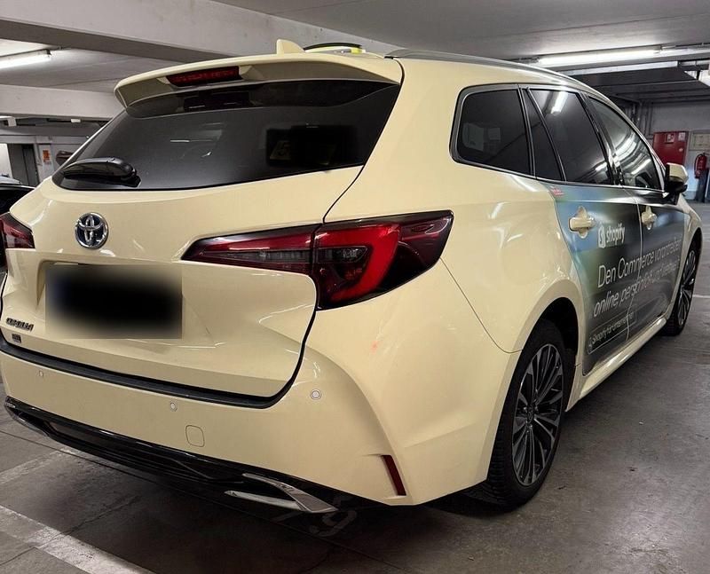 Gebraucht Toyota Corolla Team 122 PS (89 kW) 2023 Weiß Kombi