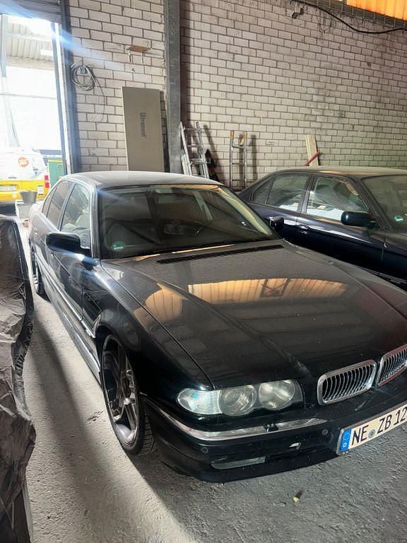 Schwarz Gebraucht 1998 BMW 740 Limousine | 9.999 € (Fairer Preis) - Bild 1/4