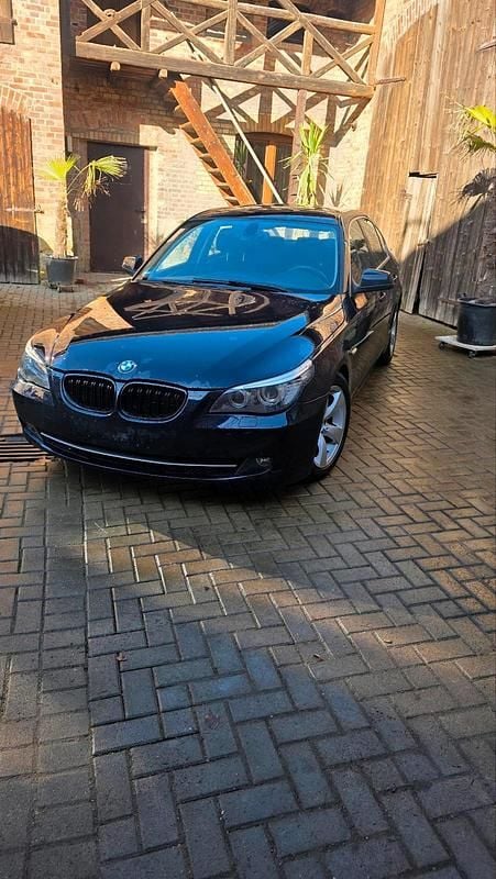 Gebraucht BMW 523 190 PS (139 kW) 2010 Blau Limousine