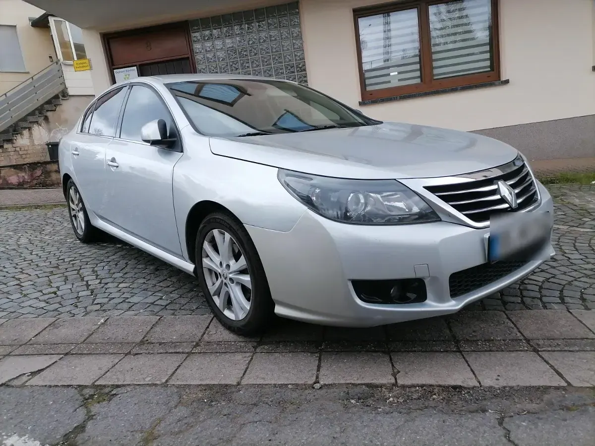 Gebraucht Renault Latitude 150 PS (110 kW) 2011 Silber Limousine