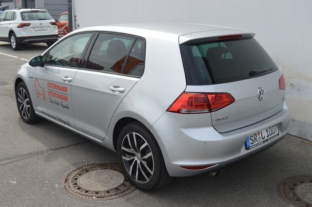 Gebraucht VW Golf VII Comfortline 110 PS (80 kW) 2016 Silber metallic Limousine