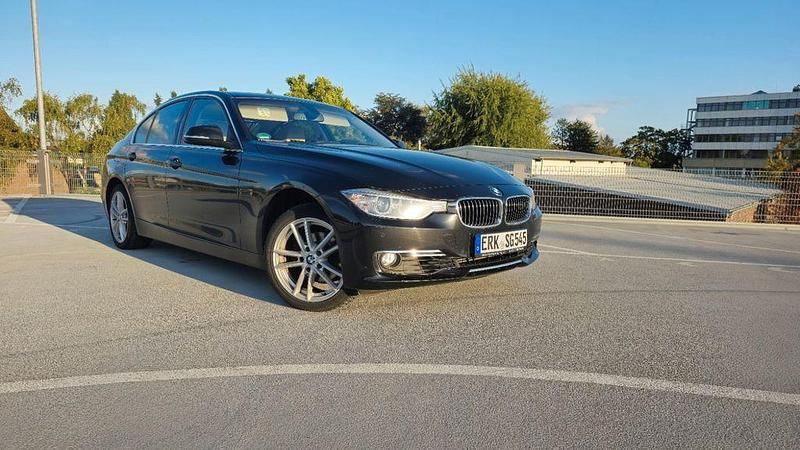 Gebraucht BMW 320 Luxury Line 184 PS (135 kW) 2013 Schwarz Limousine