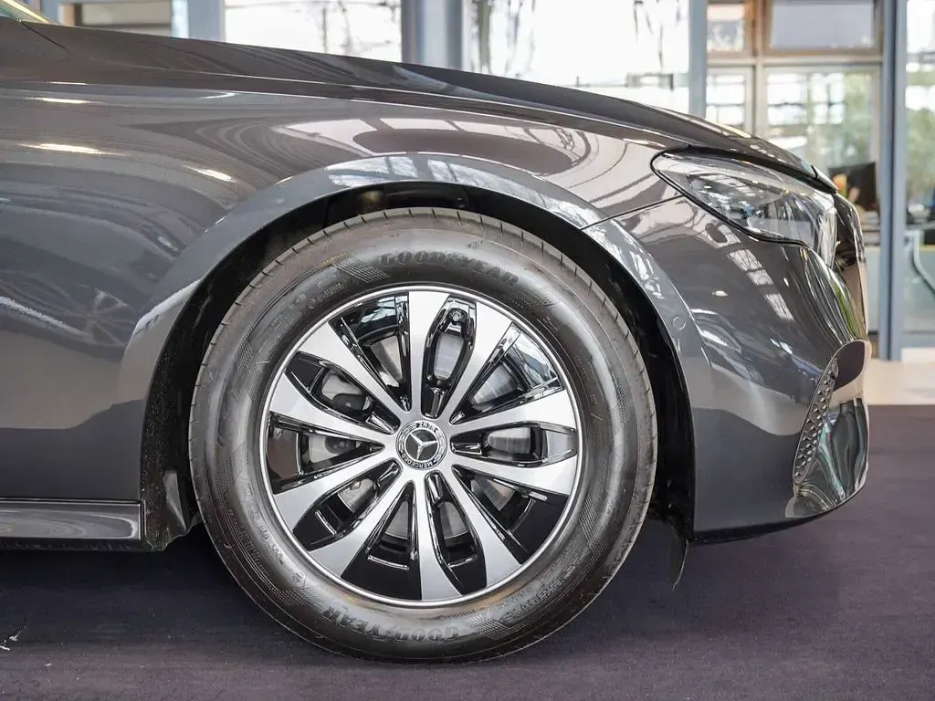 Gebraucht Mercedes E220 Avantgarde 197 PS (144 kW) 2024 Graphitgrau Kombi