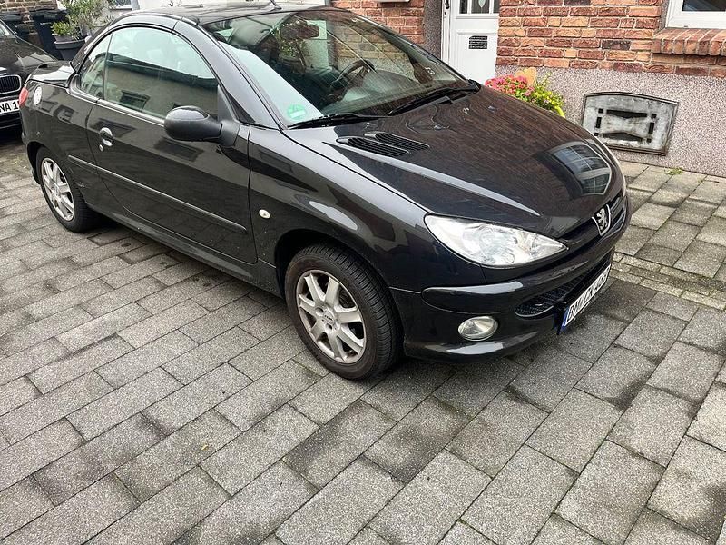 Schwarz Gebraucht 2005 Peugeot 206 CC Cabrio | 1.999 € (Etwas zu teuer) - Bild 1/4