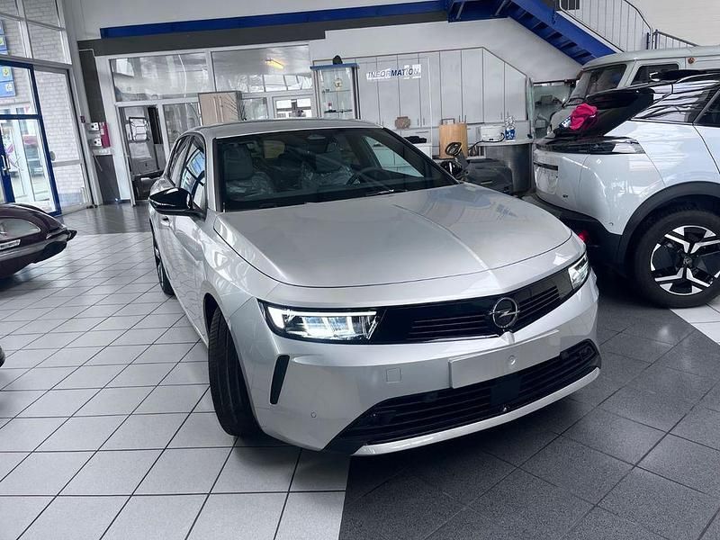 Neu Opel Astra Edition 131 PS (96 kW) 2025 Grau Limousine