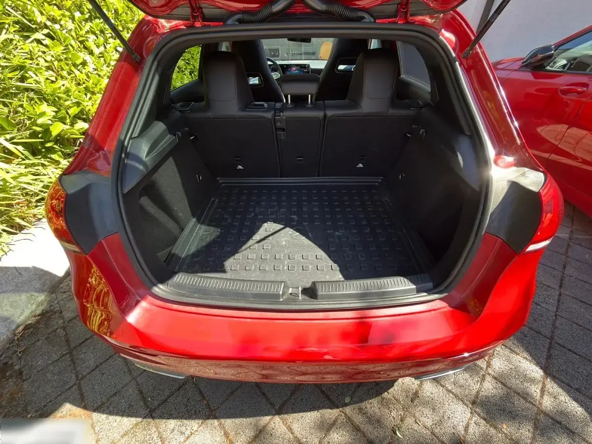 Gebraucht Mercedes A250 AMG line 224 PS (164 kW) 2018 Rot Limousine