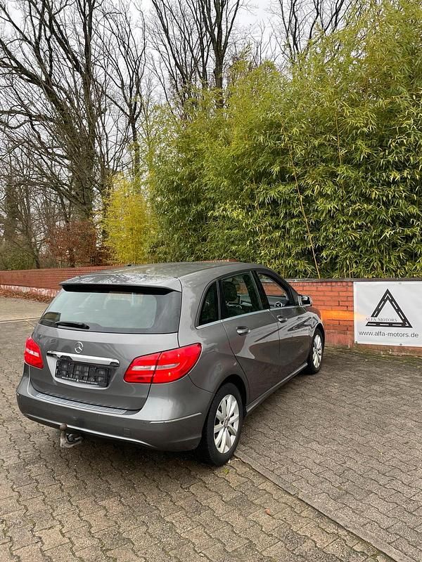 Gebraucht Mercedes B180 109 PS (80 kW) 2014 Mountaingrau  met. Van / Kleinbus