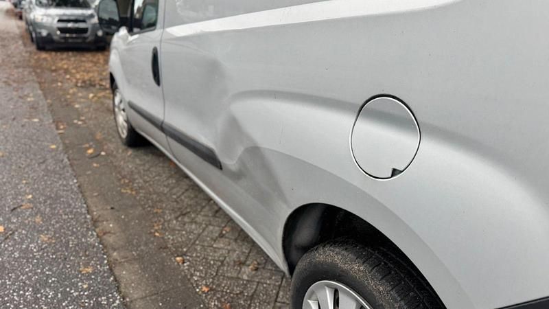 Gebraucht Opel Combo 105 PS (77 kW) 2012 Silber Van / Kleinbus