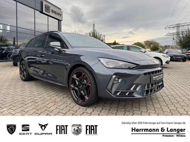 Magnetic grau Gebraucht 2024 Cupra Leon VZ Kombi | 43.991 € (Fairer Preis) - Bild 1/4