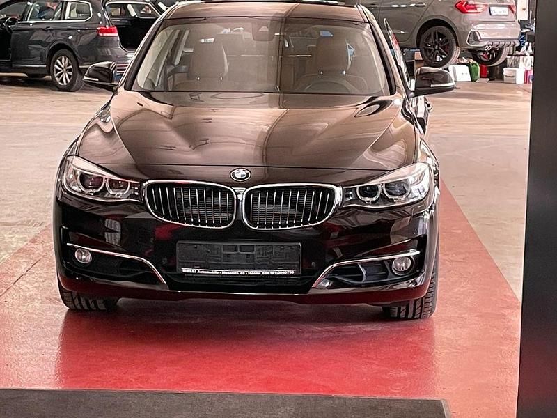 Orange Gebraucht 2014 BMW 325 Gran Turismo Luxury Line Limousine | 15.500 € - Bild 1/4