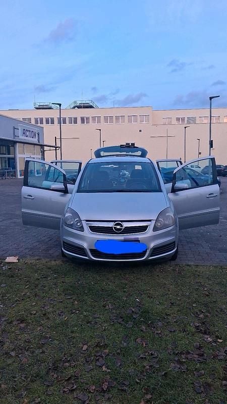 Grau Gebraucht 2006 Opel Zafira Van / Kleinbus | 4.300 € (Teuer) - Bild 1/4